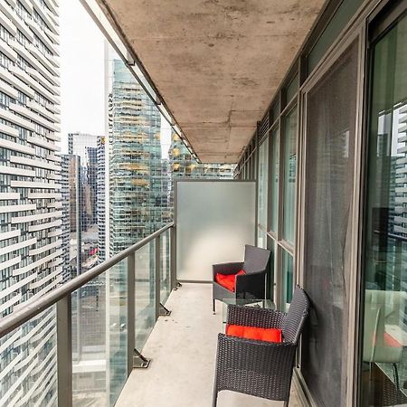 Gorgeous 1Br W/Parking Across The Scotiabank Arena Daire Toronto Dış mekan fotoğraf