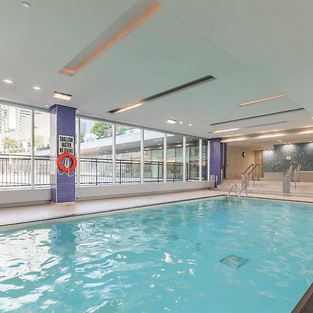 Gorgeous 1Br W/Parking Across The Scotiabank Arena Daire Toronto Dış mekan fotoğraf