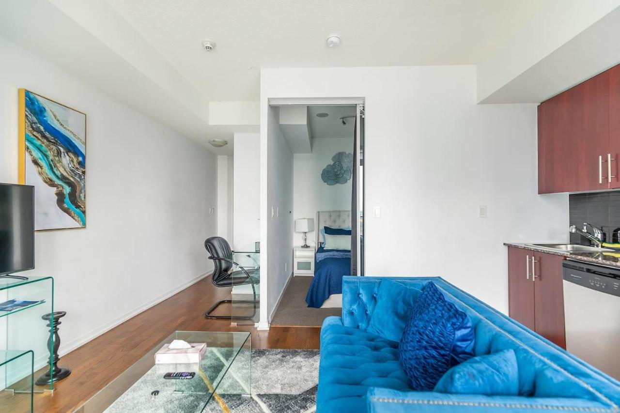 Gorgeous 1Br W/Parking Across The Scotiabank Arena Daire Toronto Dış mekan fotoğraf